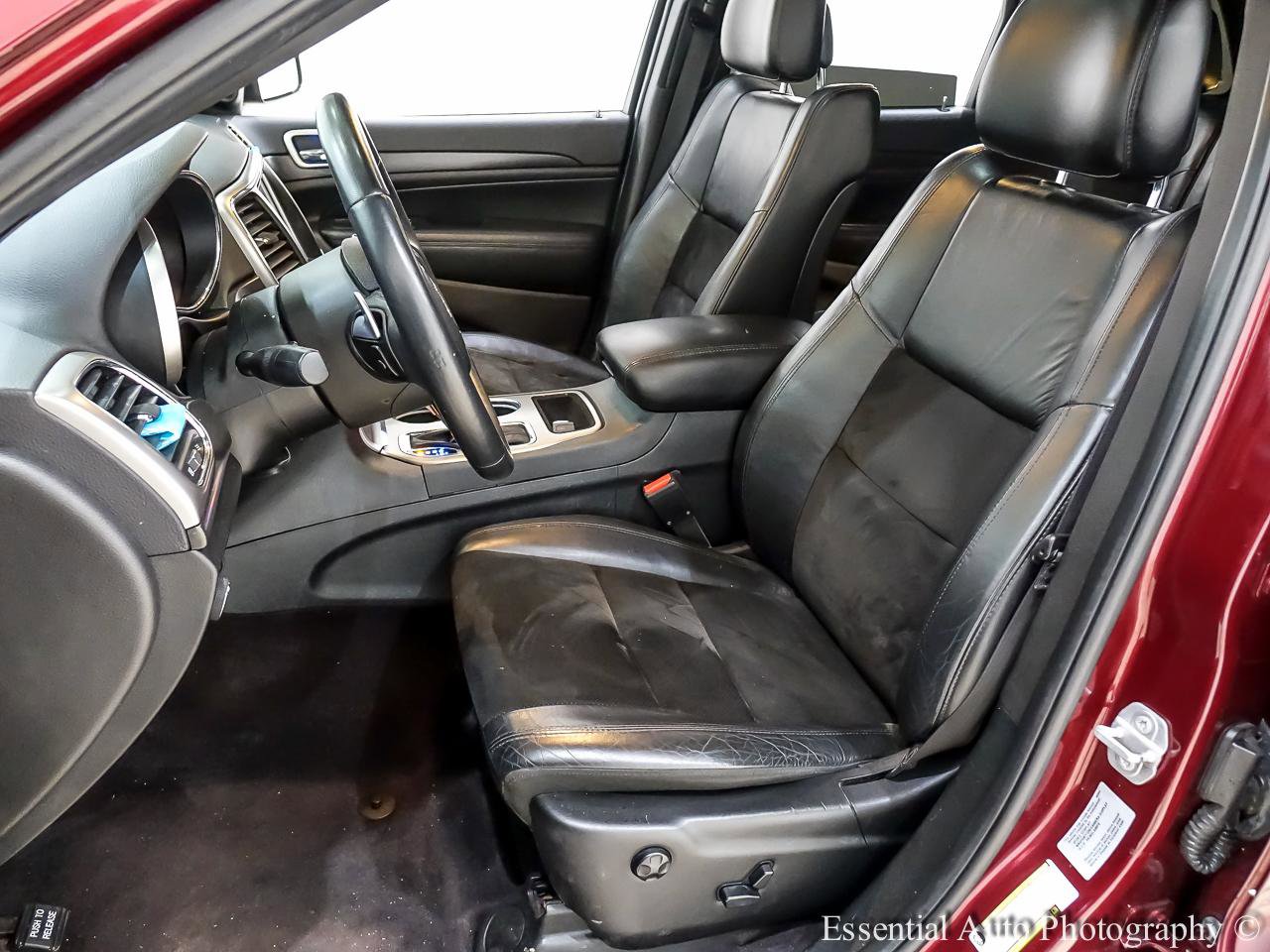 Used 2017 Jeep Grand Cherokee Altitude AWD/4WD image 13
