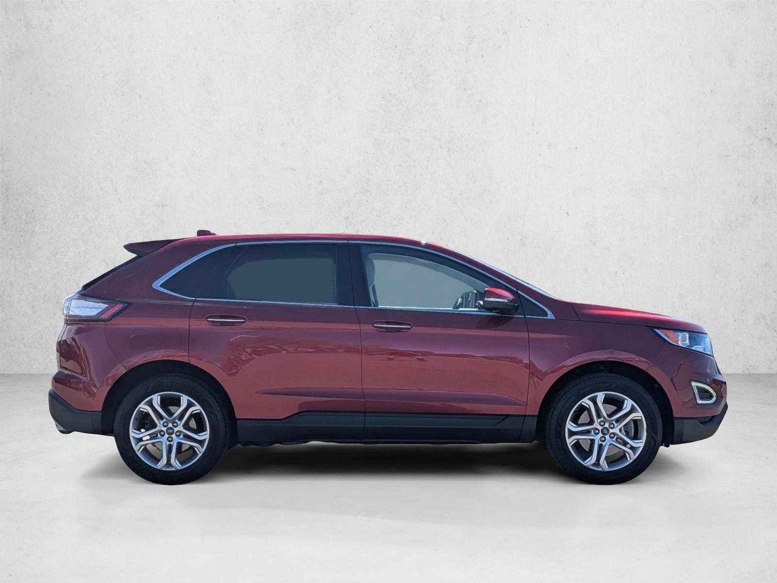 Used 2018 Ford Edge Titanium w/ Technology Package AWD/4WD image 4