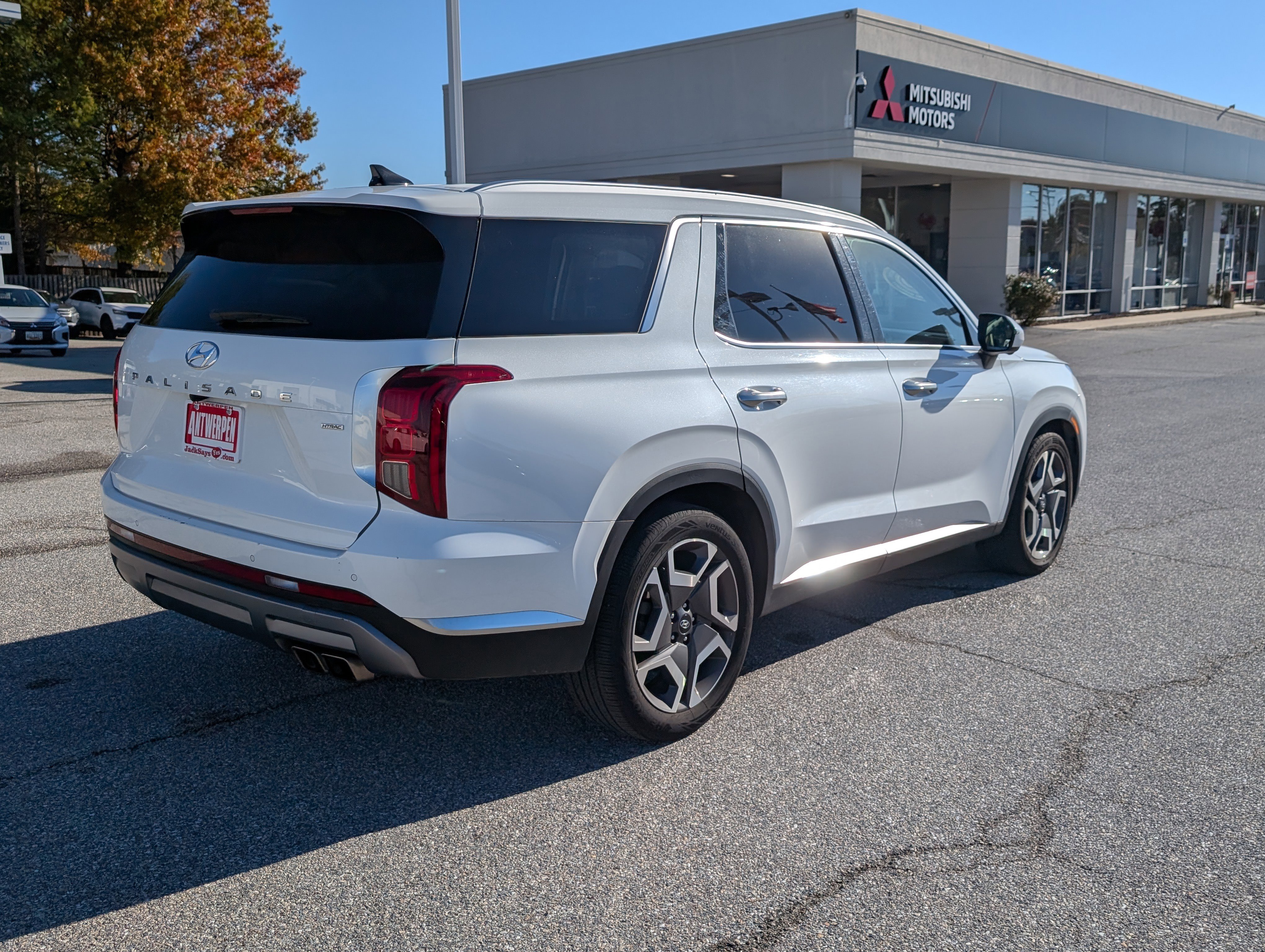 Used 2024 Hyundai Palisade Limited image 3