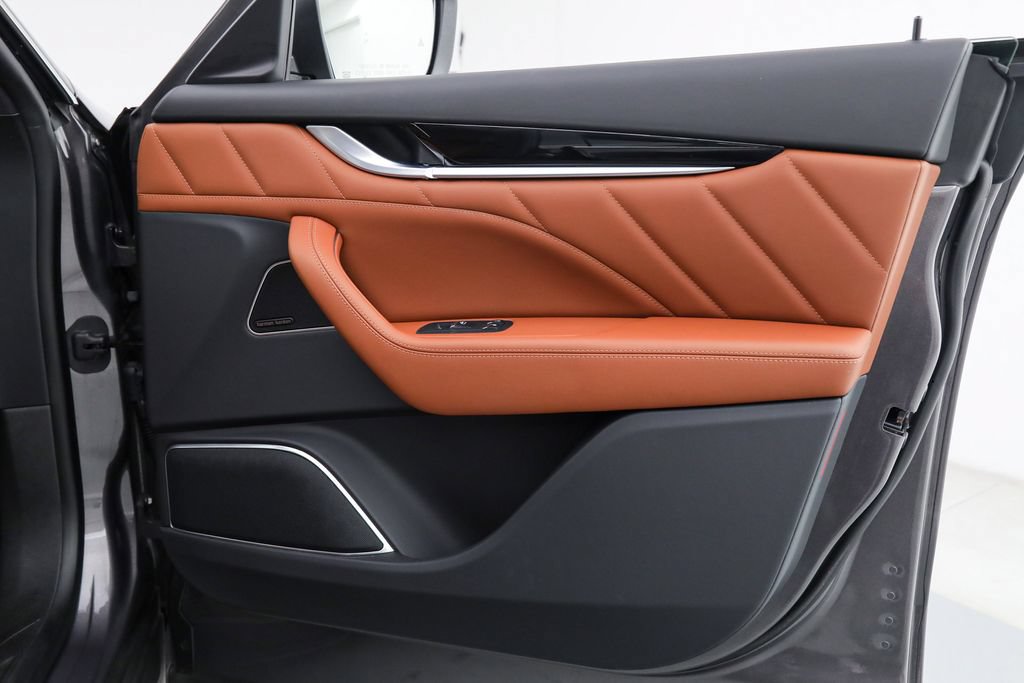 Certified 2023 Maserati Levante GT AWD/4WD image 9