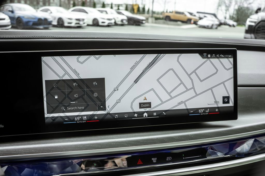 Used 2023 BMW 760i xDrive w/ Executive Package image 21