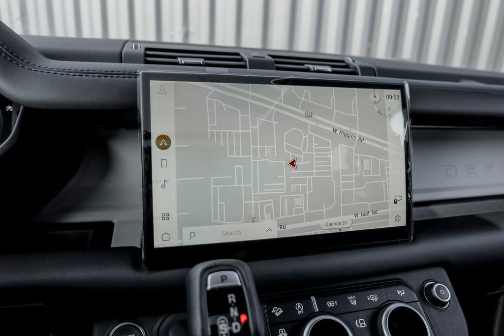 Used 2025 Land Rover Defender 130 X-Dynamic SE image 12