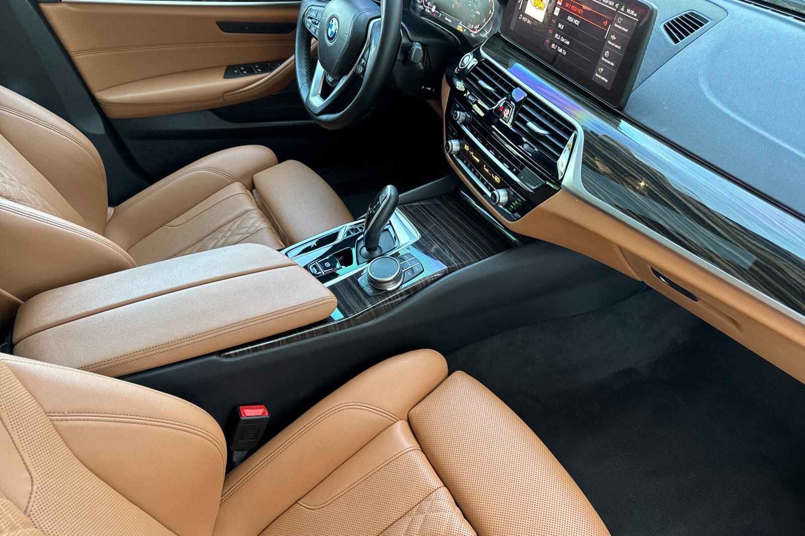 Used 2023 BMW 530i w/ Premium Package RWD image 16