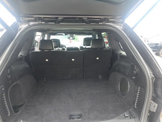 Used 2019 Jeep Grand Cherokee Altitude AWD/4WD image 11