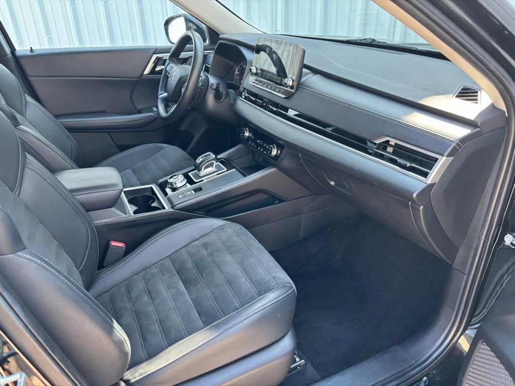 Used 2024 Mitsubishi Outlander SE image 40