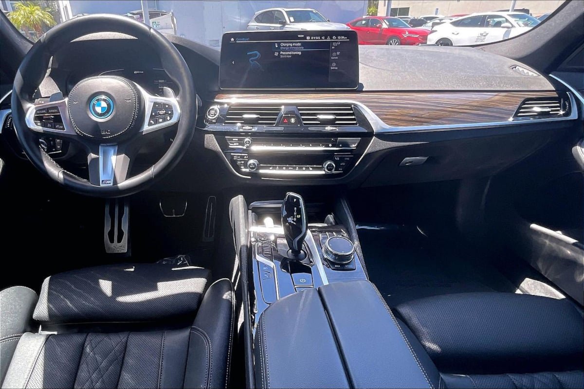 Used 2023 BMW 530e w/ M Sport Package RWD image 12