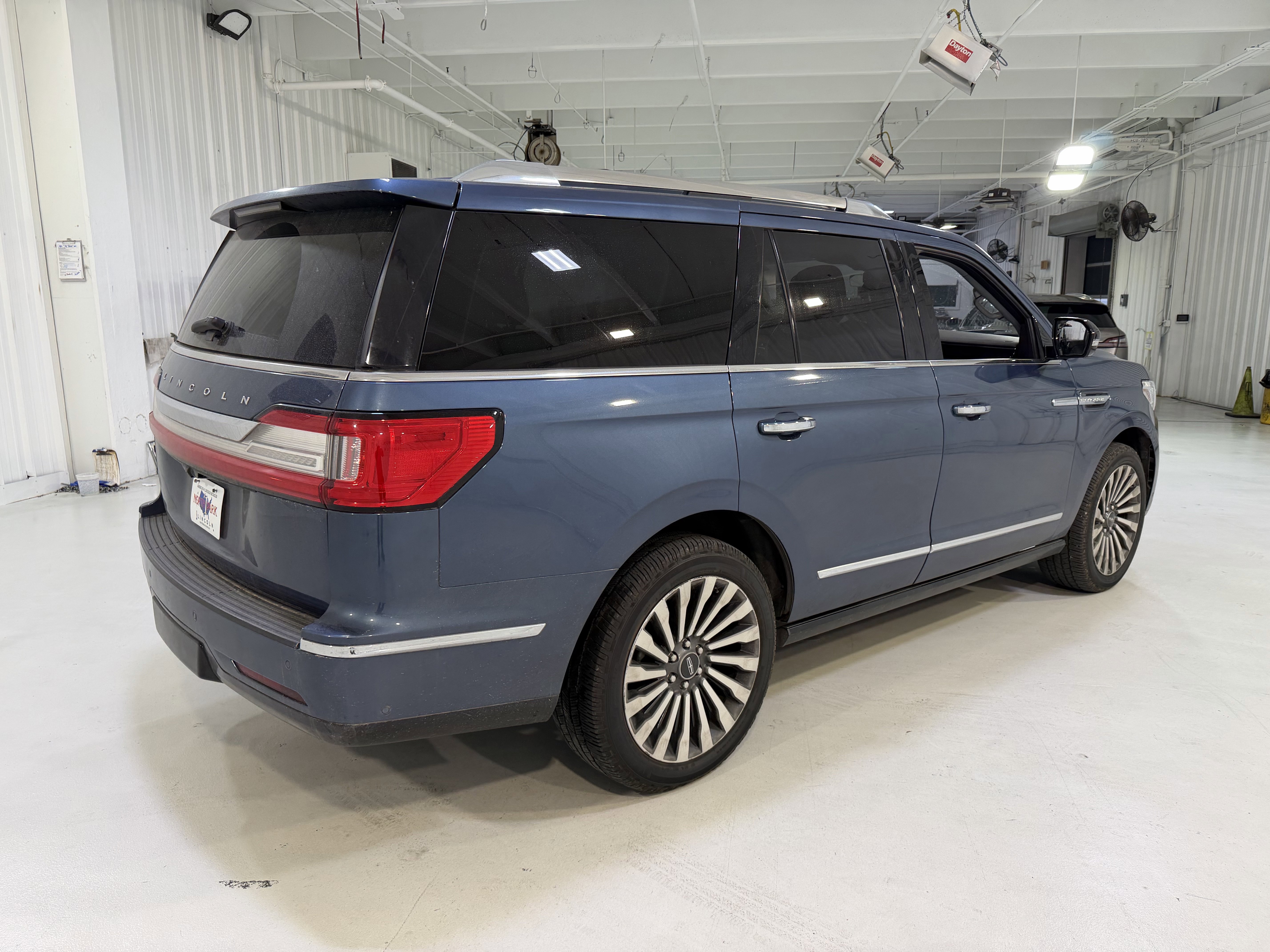 Used 2019 Lincoln Navigator Reserve image 5