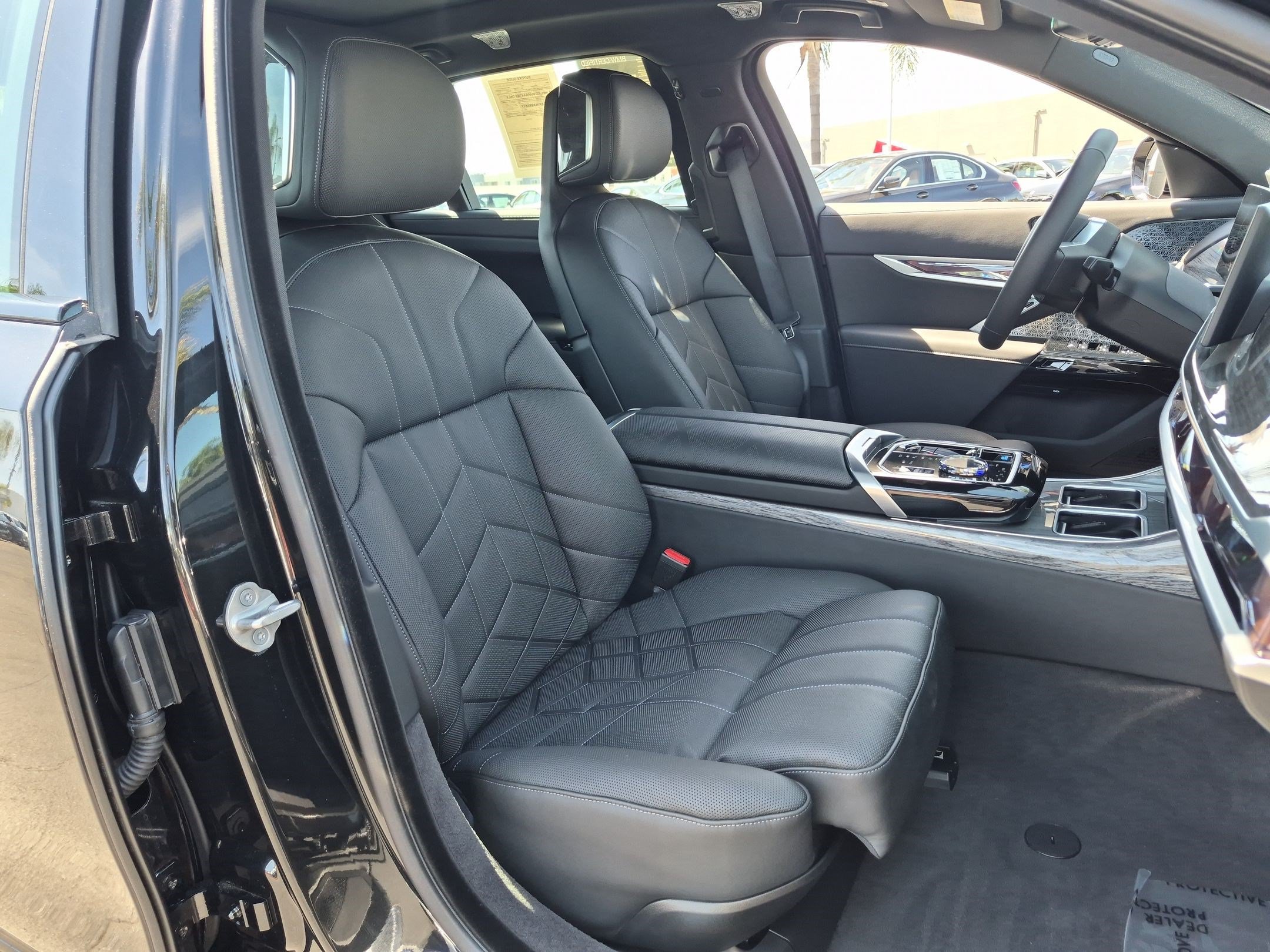 Used 2025 BMW i7 eDrive50 w/ M Sport Package RWD image 33