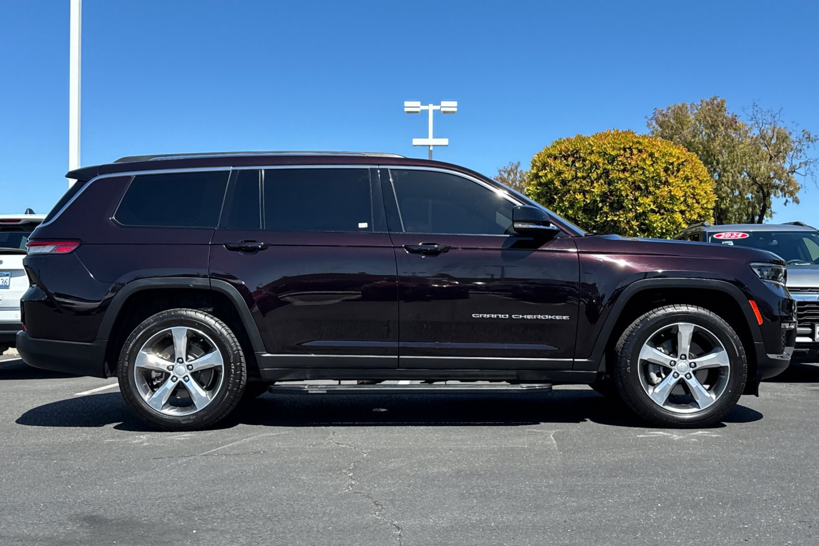 Used 2022 Jeep Grand Cherokee L Limited RWD image 4