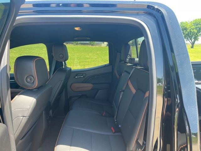 Used 2024 GMC Canyon AT4 w/ AT4 Premium Package AWD/4WD image 13