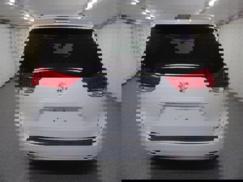 Used 2014 Toyota Sienna LE image 6