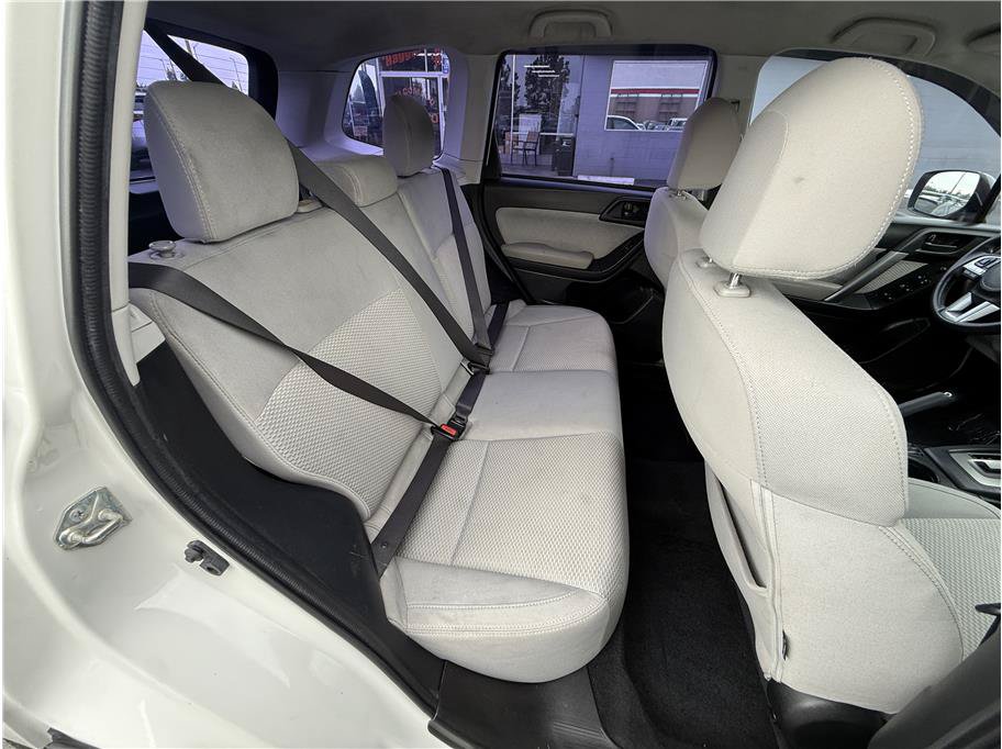 Used 2018 Subaru Forester 2.5i AWD/4WD image 17