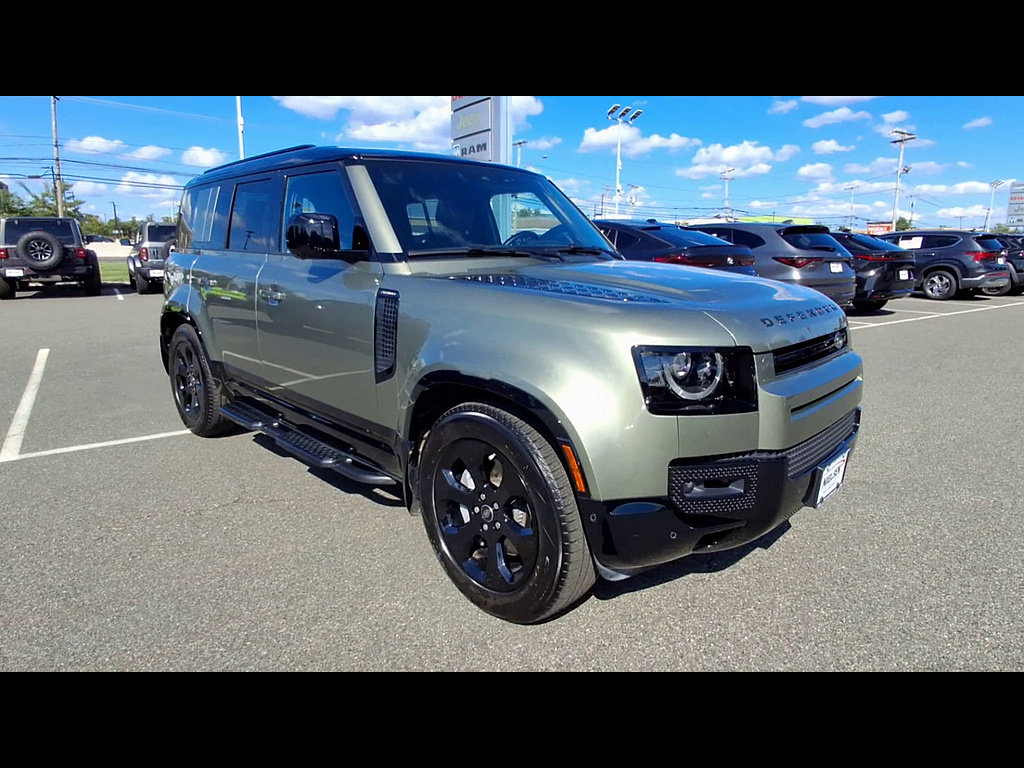 Used 2025 Land Rover Defender 110 X-Dynamic SE AWD/4WD image 2
