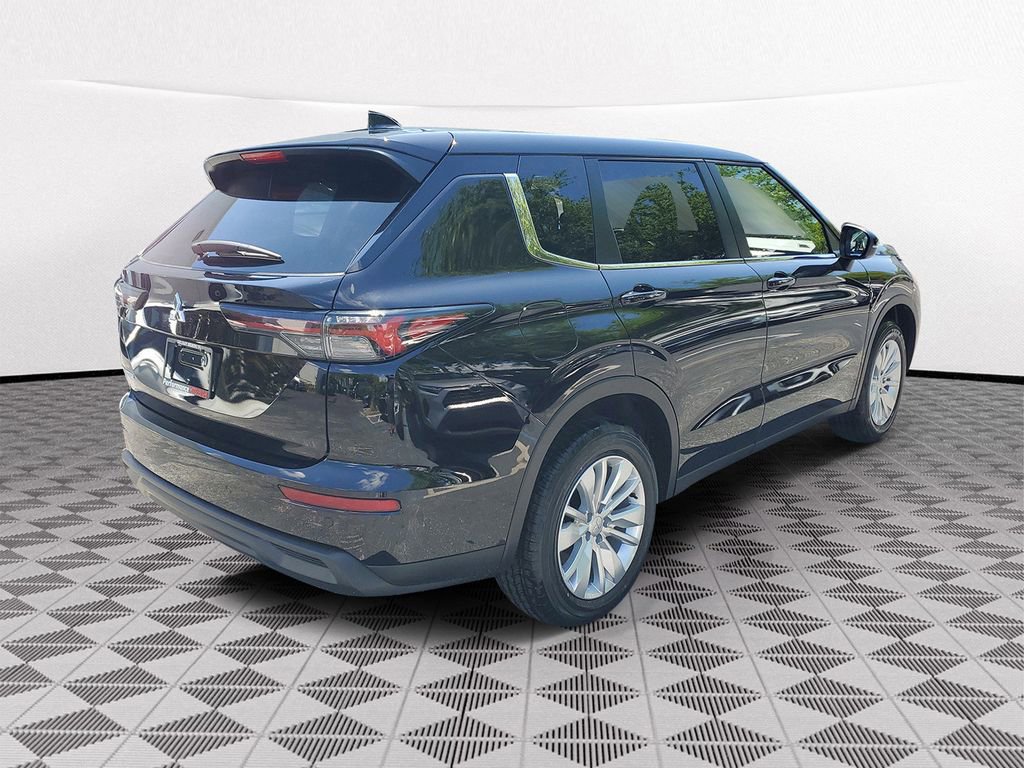 New 2026 Mitsubishi Outlander ES image 6