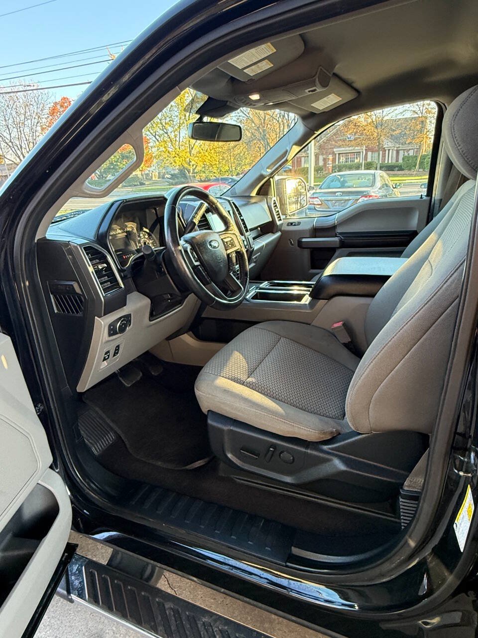 Used 2019 Ford F150 XLT w/ Equipment Group 302A Luxury AWD/4WD image 13
