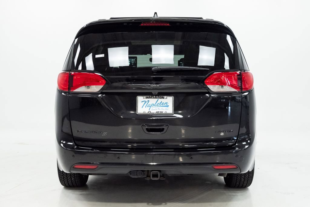 Used 2020 Chrysler Pacifica Limited FWD image 30
