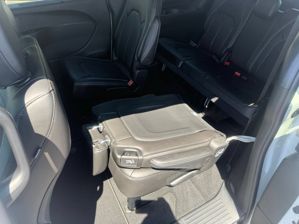 New 2027 Chrysler Pacifica Select w/ Family Tech Group FWD image 34