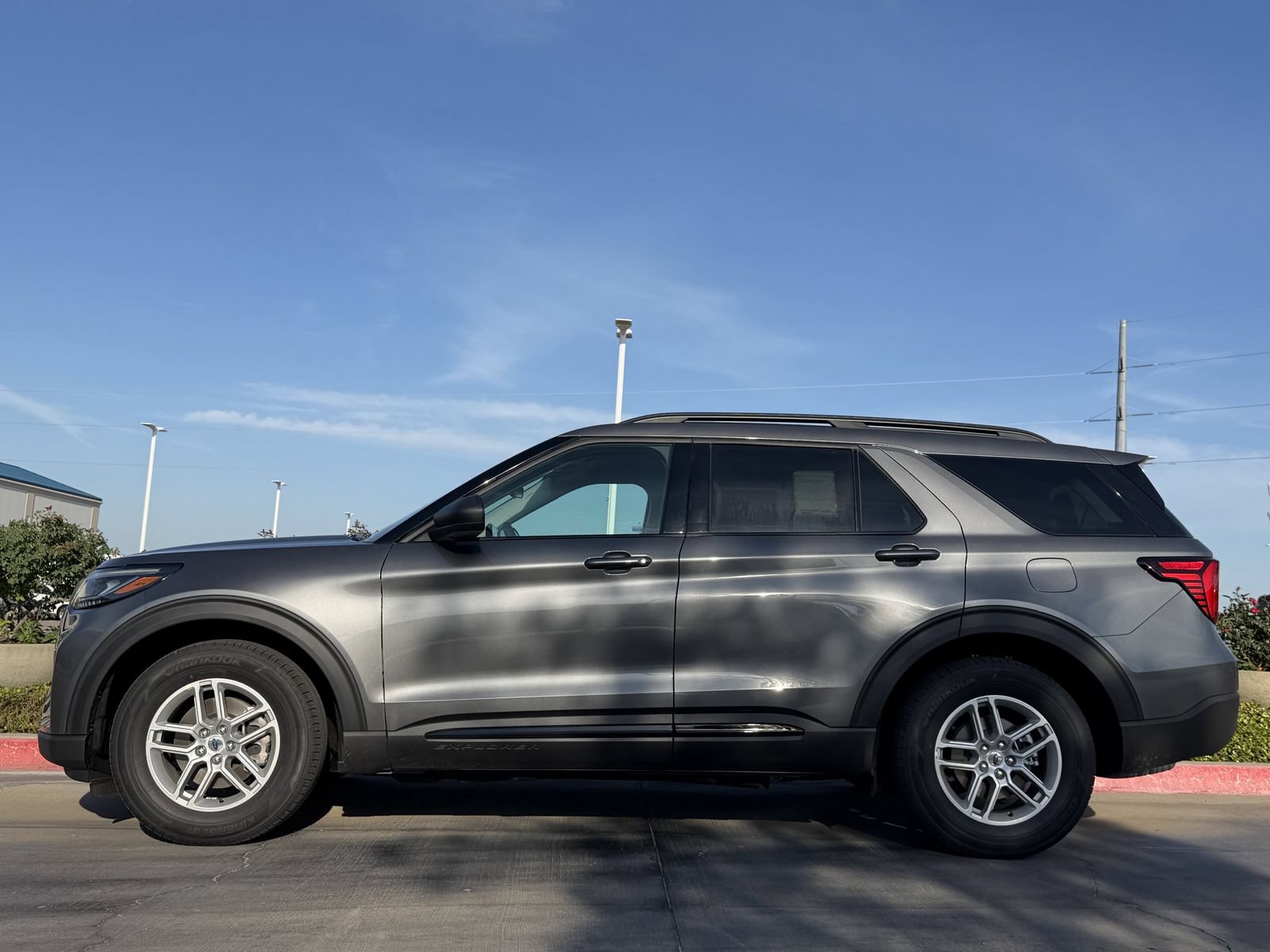 New 2026 Ford Explorer Active RWD image 3