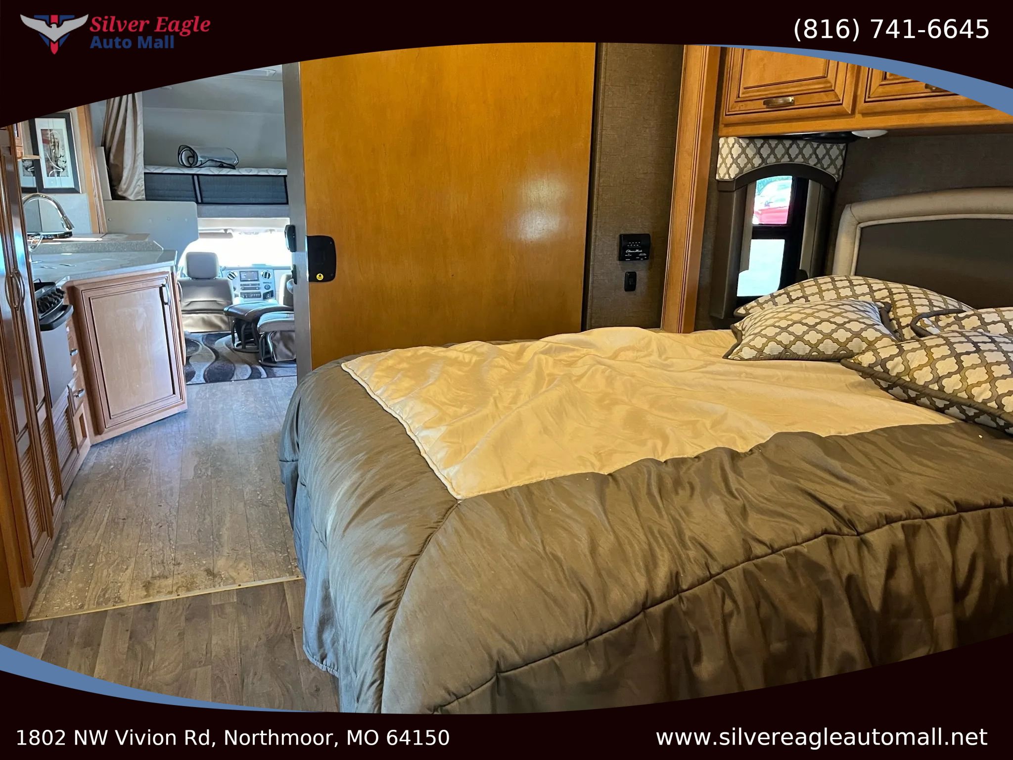 Used 2016 Ford F550 2WD Regular Cab Super Duty image 13