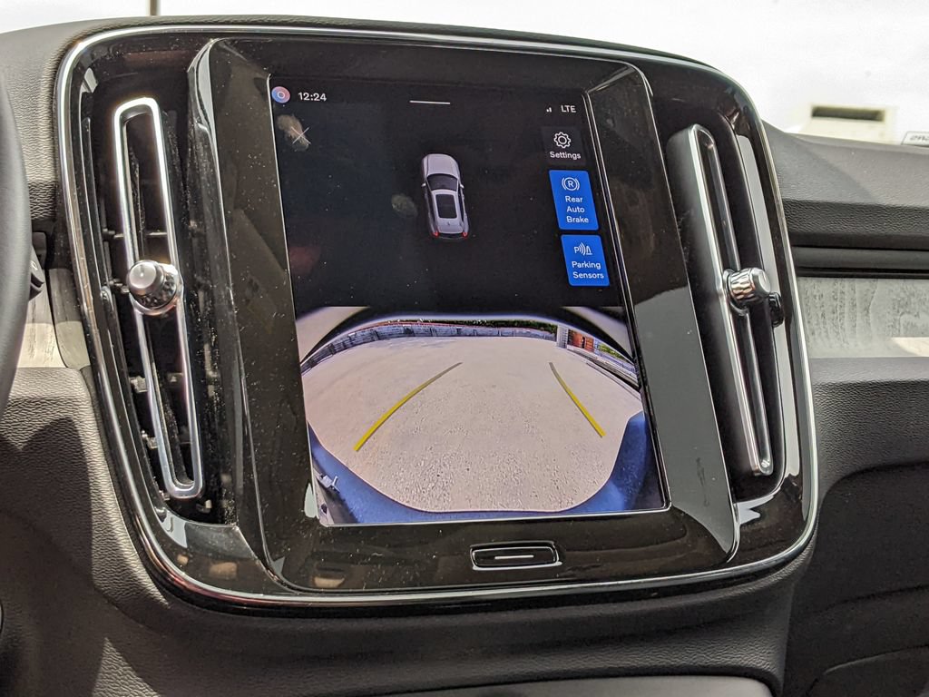 Certified 2024 Volvo XC40 B5 Core AWD/4WD image 17
