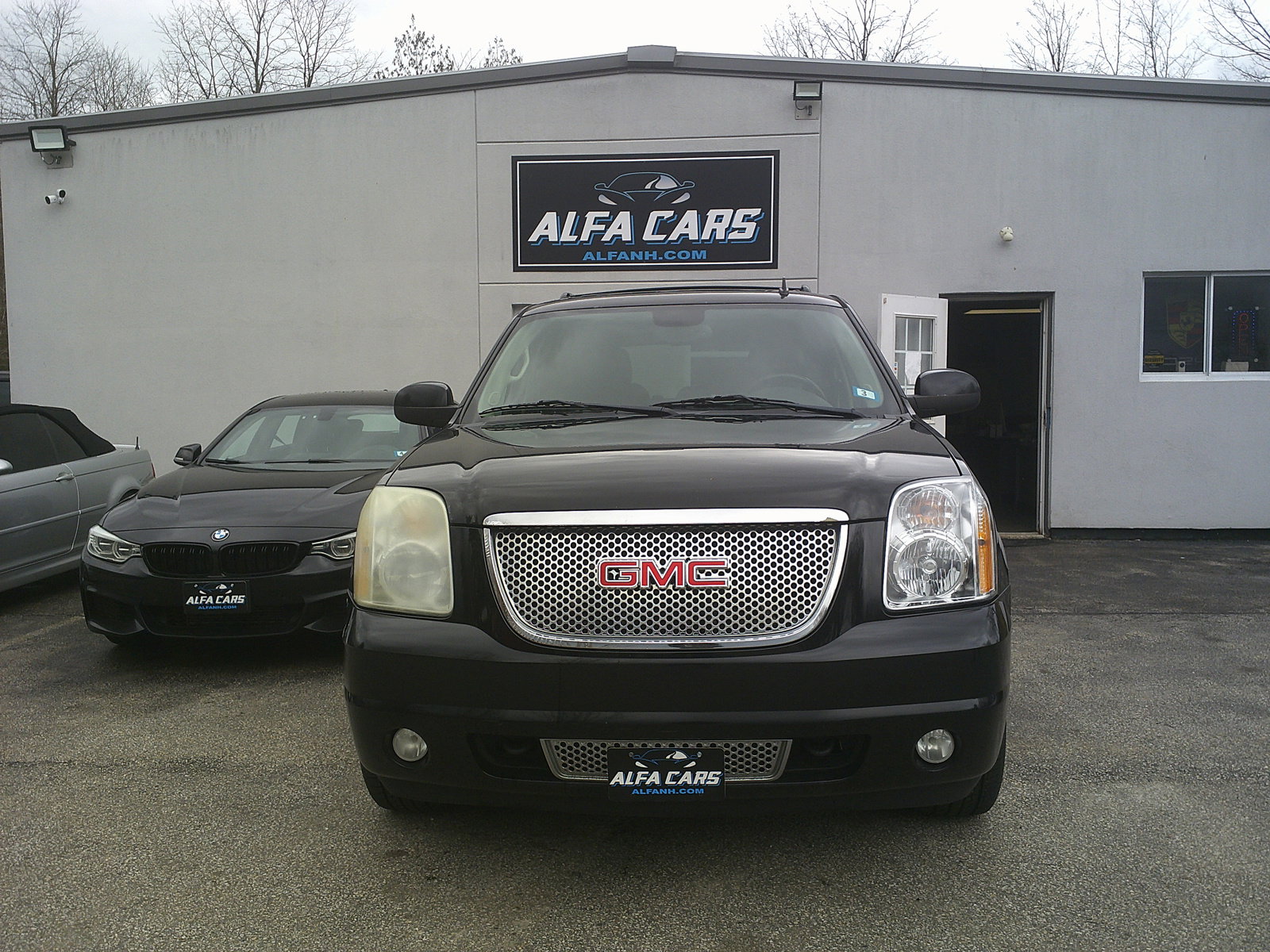 Used 2011 GMC Yukon Denali image 2