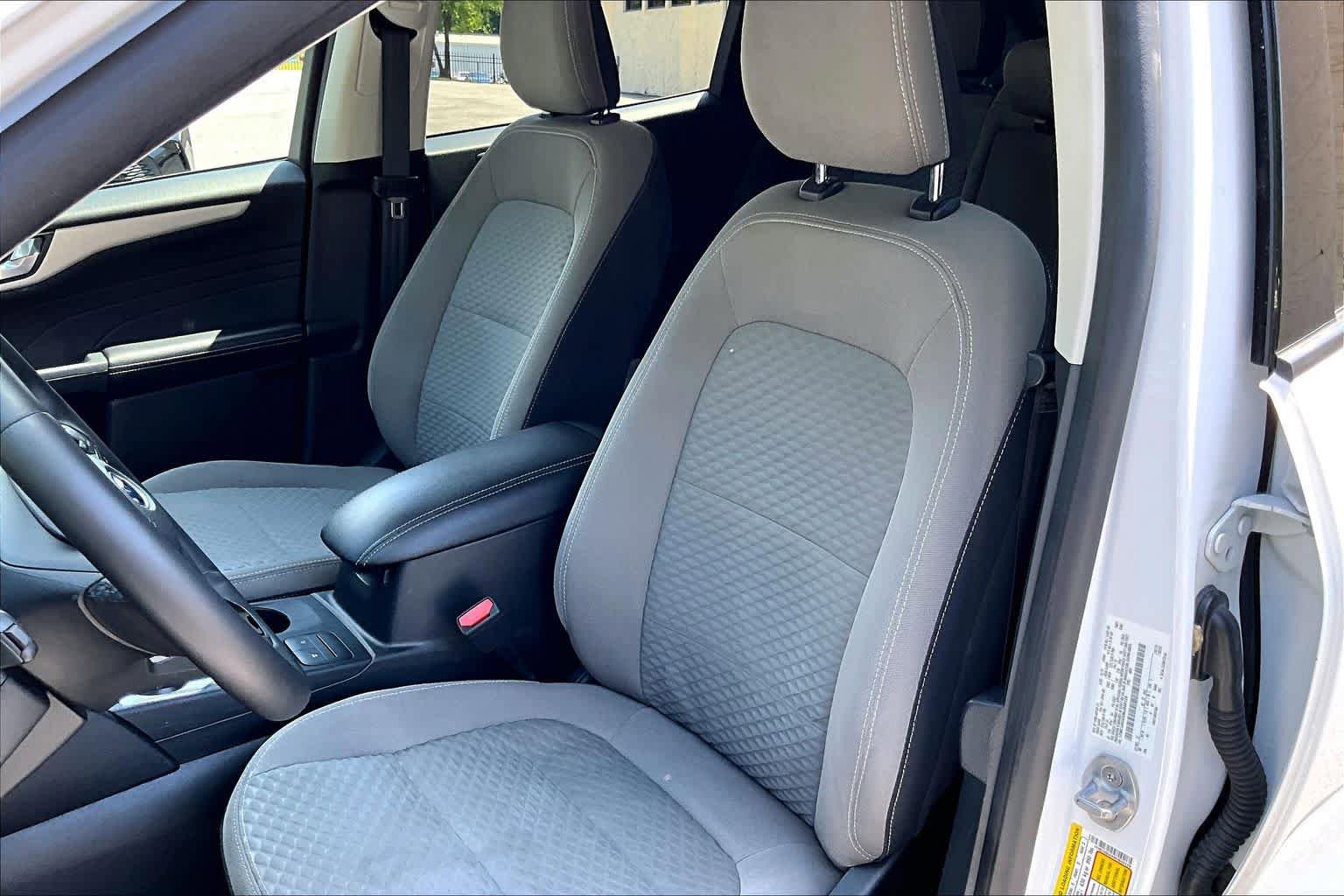 Used 2021 Ford Escape SE w/ SE Sport Appearance Package FWD image 8