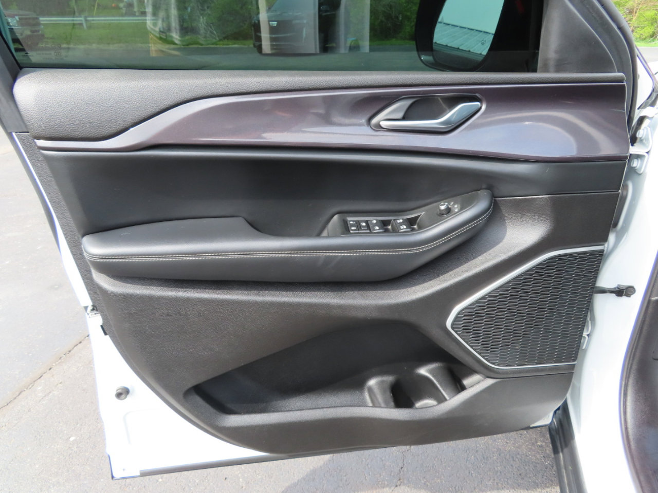 Used 2021 Jeep Grand Cherokee L Laredo image 23