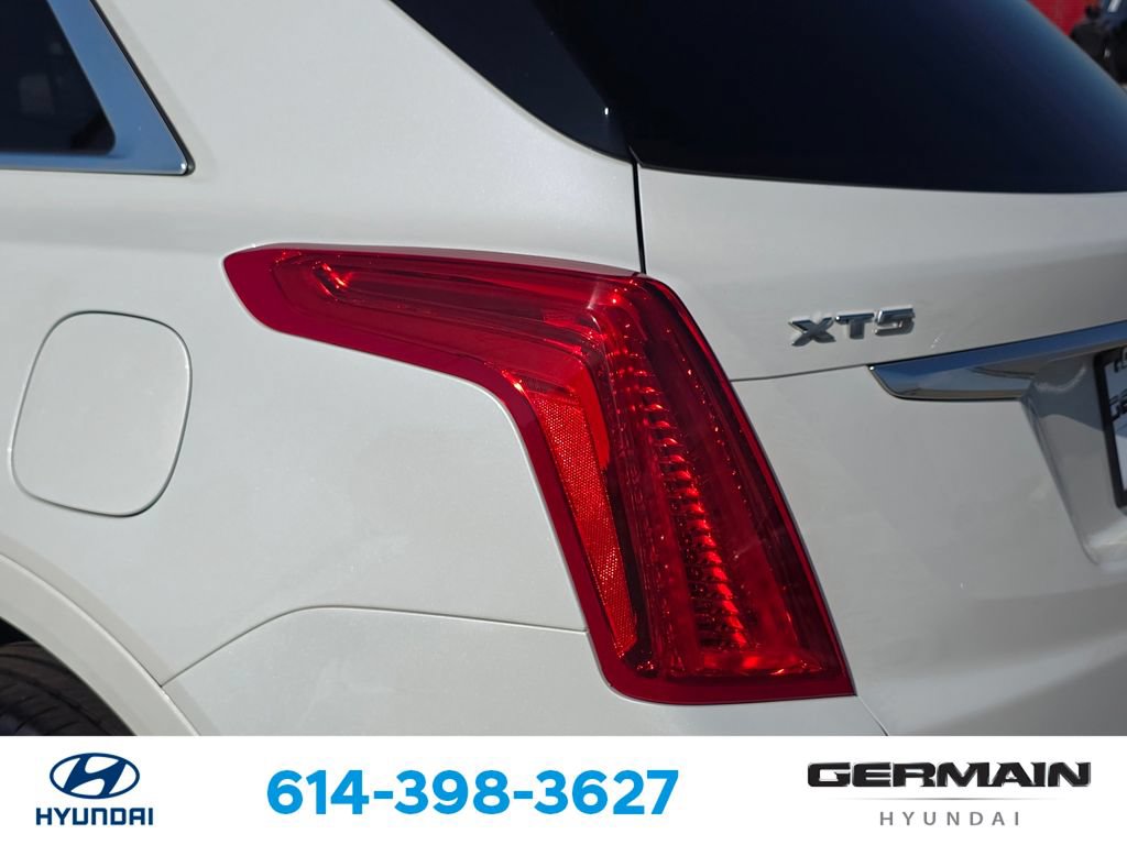 Used 2017 Cadillac XT5 Luxury w/ Driver Awareness Package FWD image 16