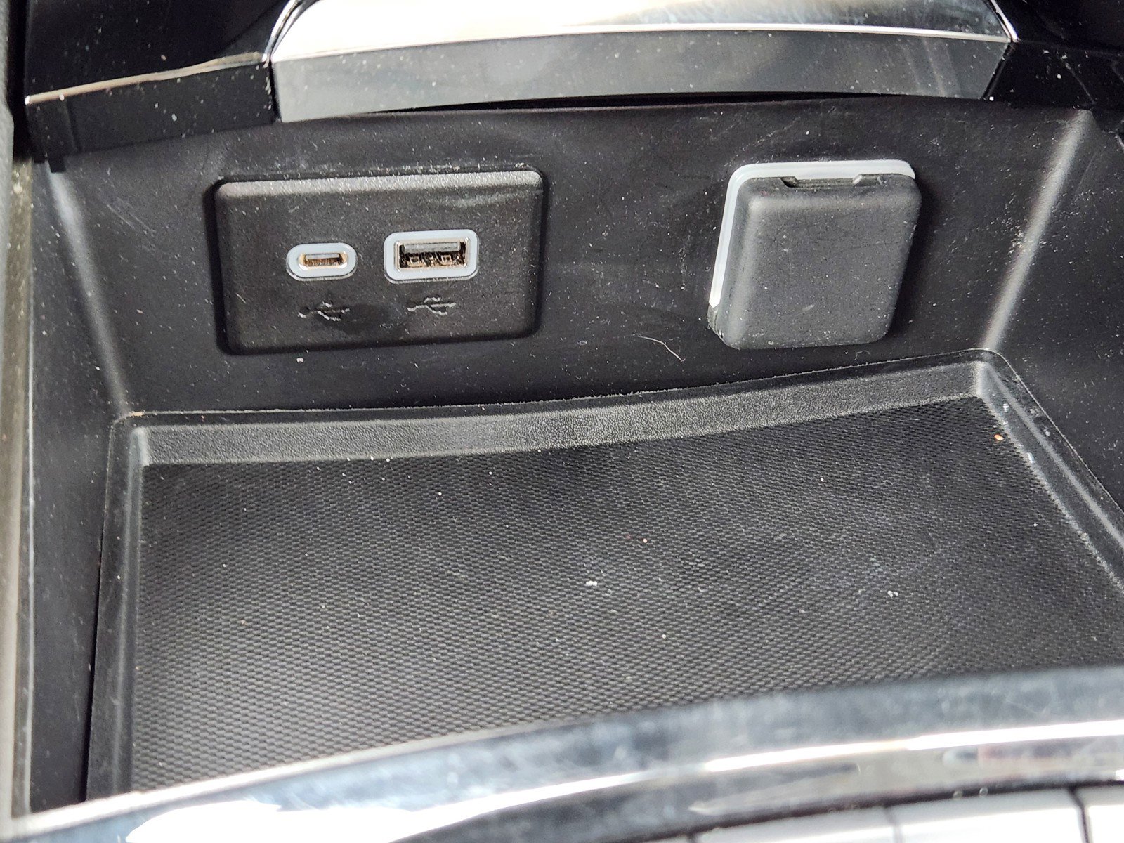 Used 2023 Buick Envision Essence w/ Sport Touring Package image 17