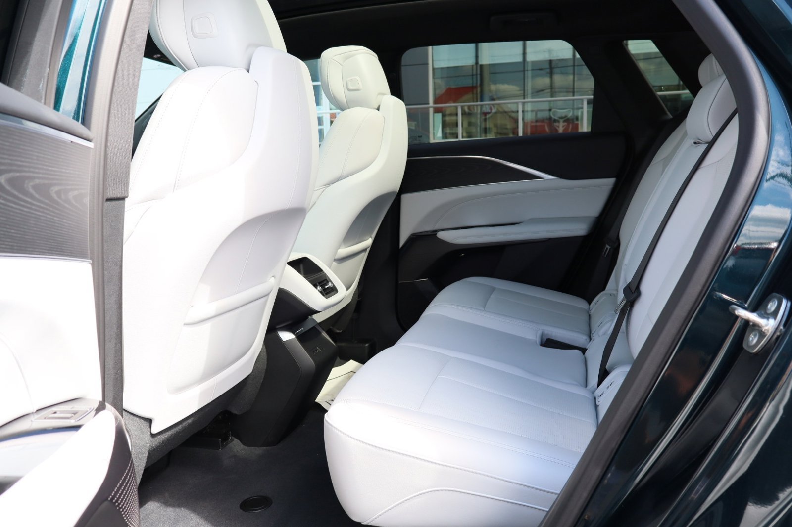 Used 2024 Cadillac Lyriq Luxury AWD/4WD image 36