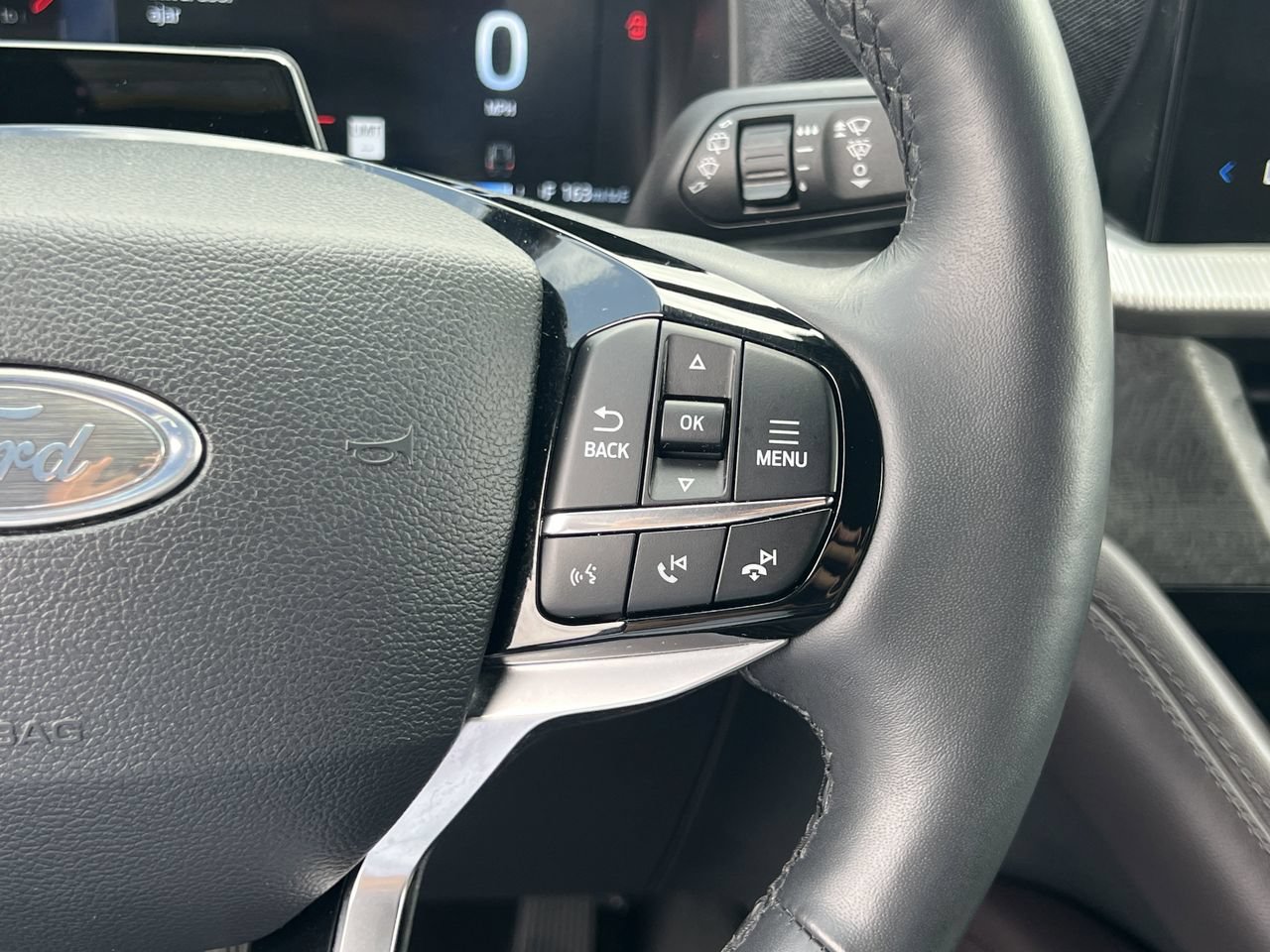 Used 2025 Ford Explorer Platinum w/ LUX Leather Package AWD/4WD image 12