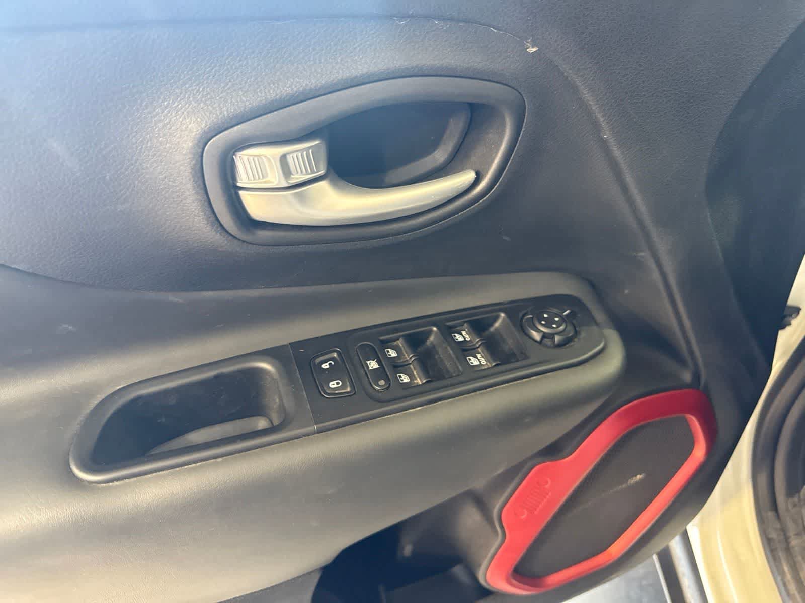 Used 2023 Jeep Renegade Trailhawk AWD/4WD image 20