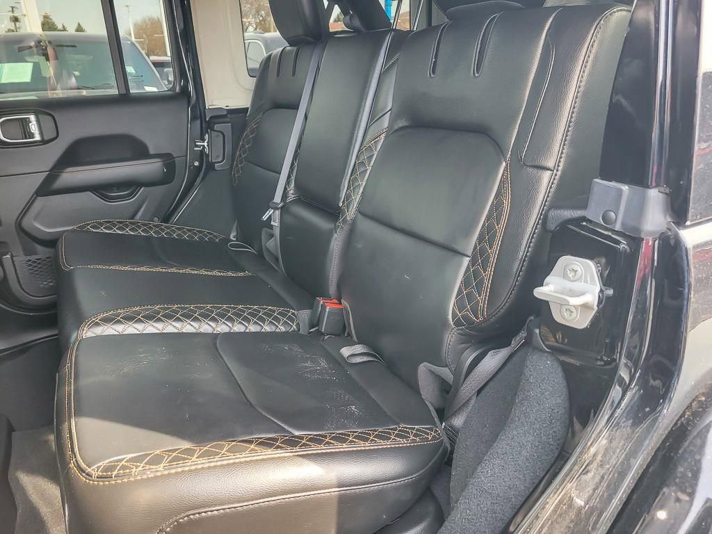 Used 2022 Jeep Wrangler Unlimited Sahara AWD/4WD image 10