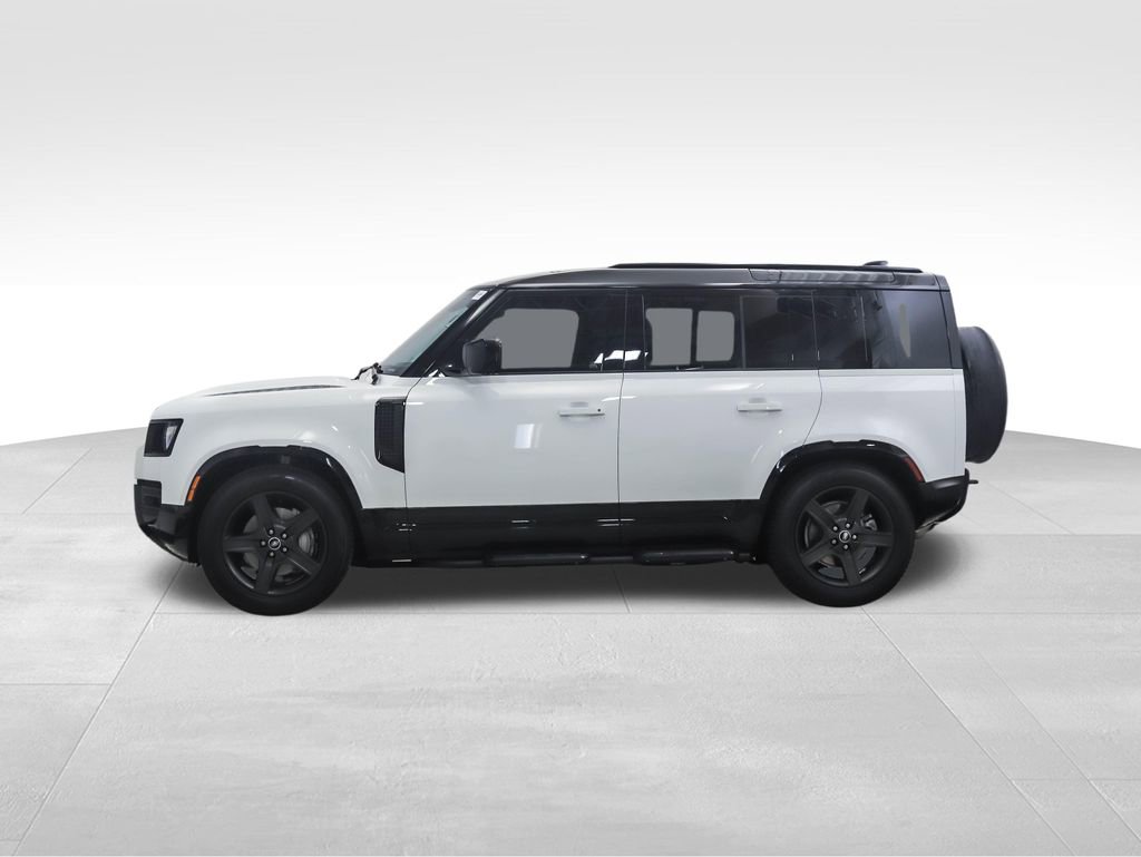 Used 2025 Land Rover Defender 110 X-Dynamic SE image 2