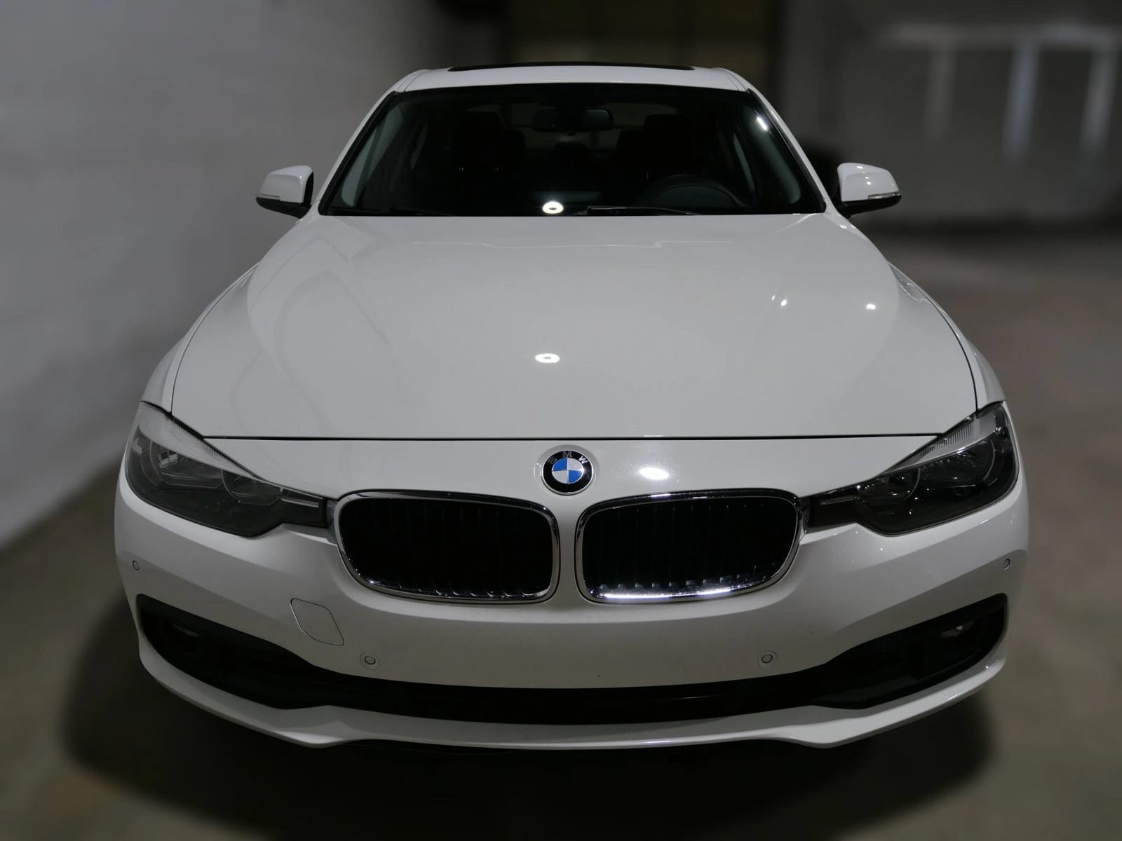 Used 2016 BMW 320i xDrive Sedan AWD/4WD image 2