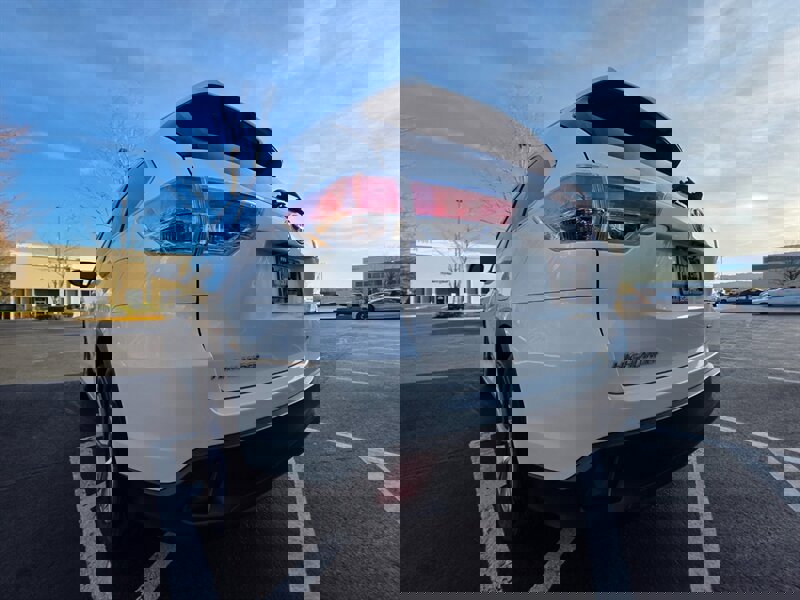 Used 2014 Toyota Highlander XLE image 12