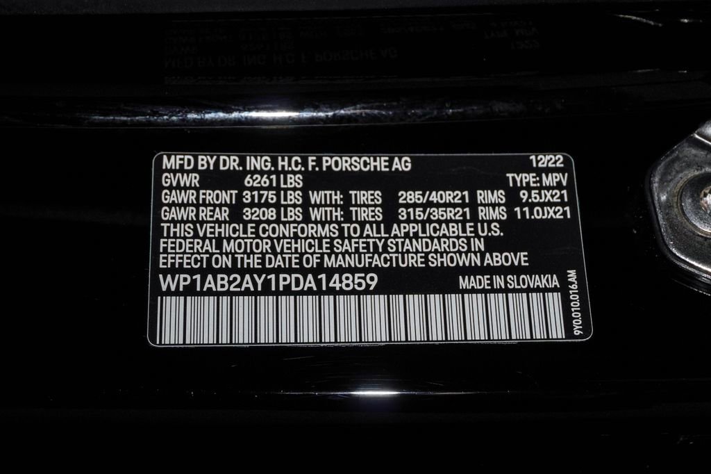 Certified 2023 Porsche Cayenne S Platinum image 28