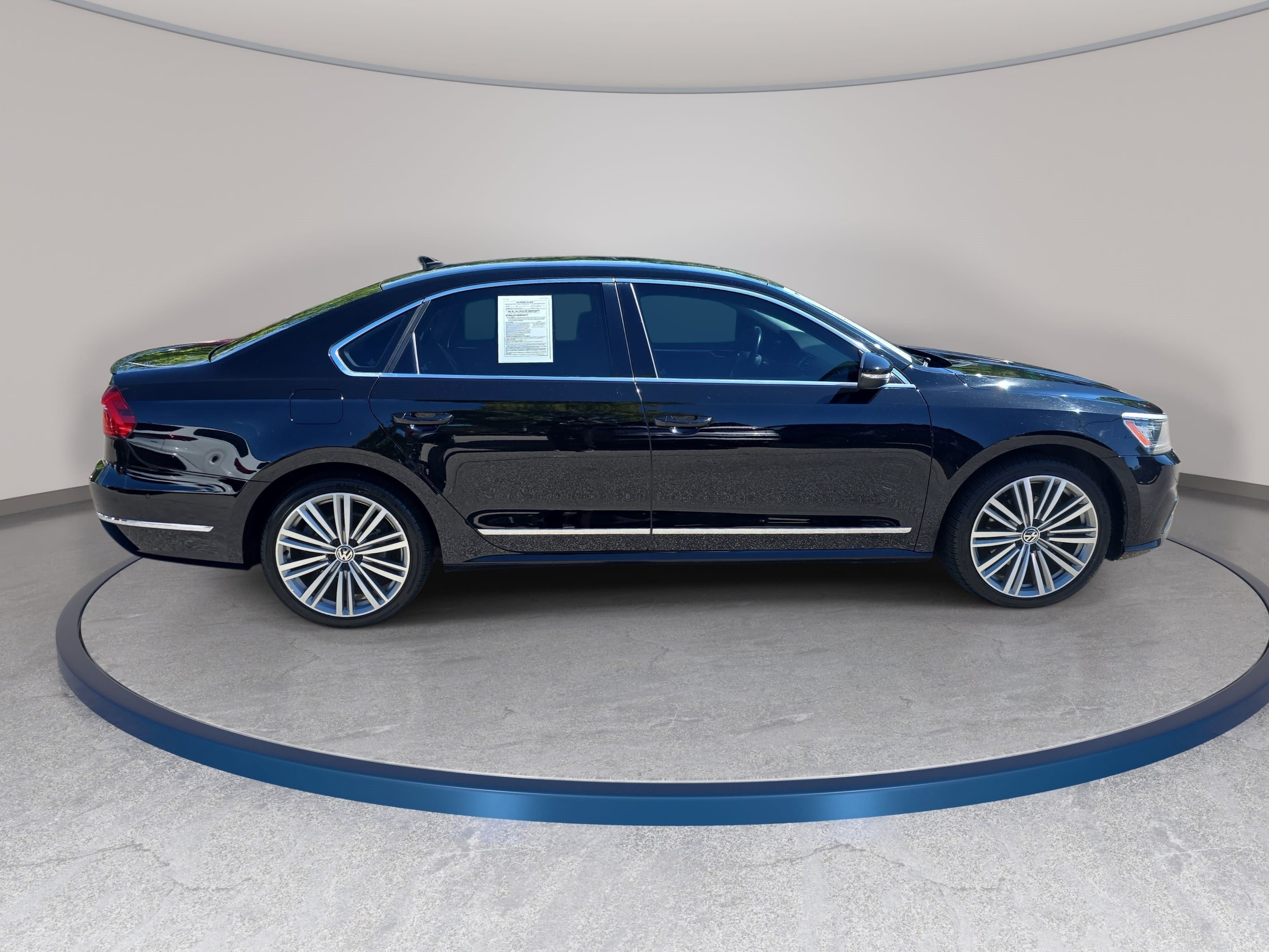 Used 2016 Volkswagen Passat 1.8T SEL Premium FWD image 4