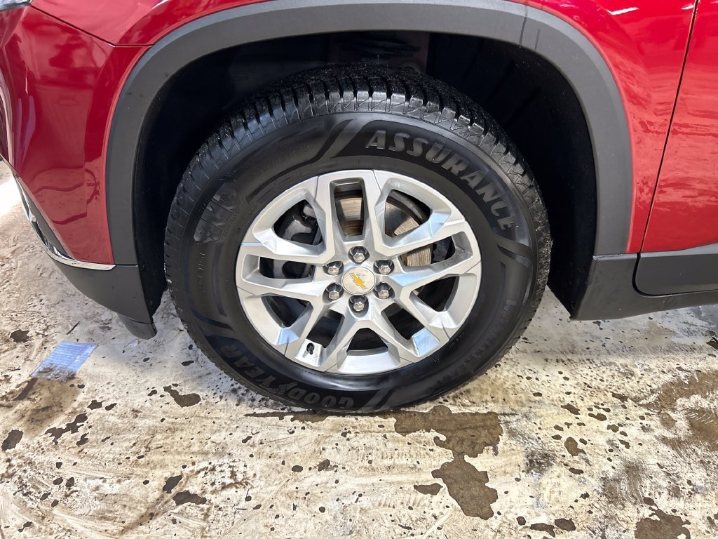 Used 2020 Chevrolet Traverse LT w/ Driver Confidence II Package AWD/4WD image 11