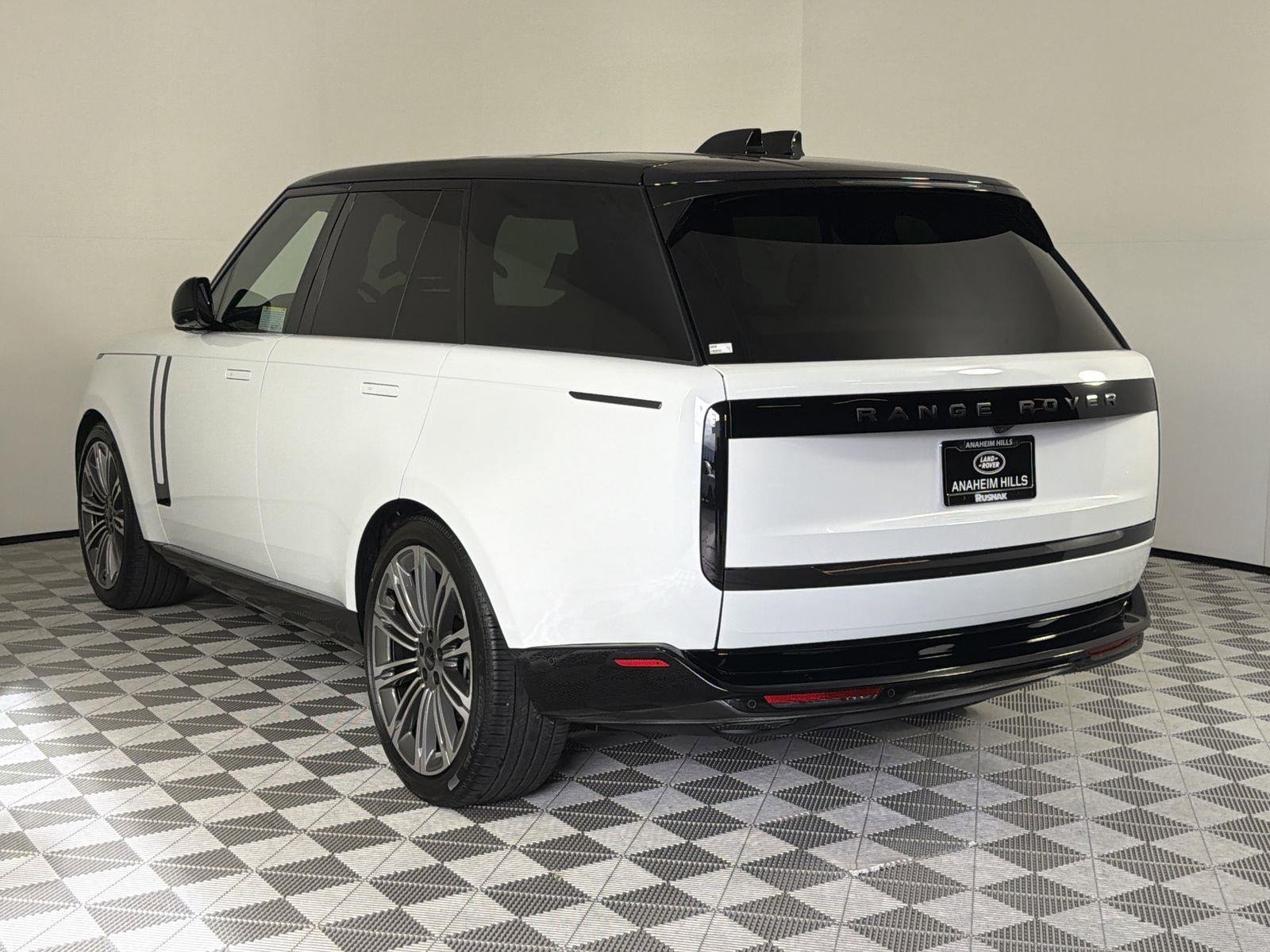 New 2026 Land Rover Range Rover SE image 3