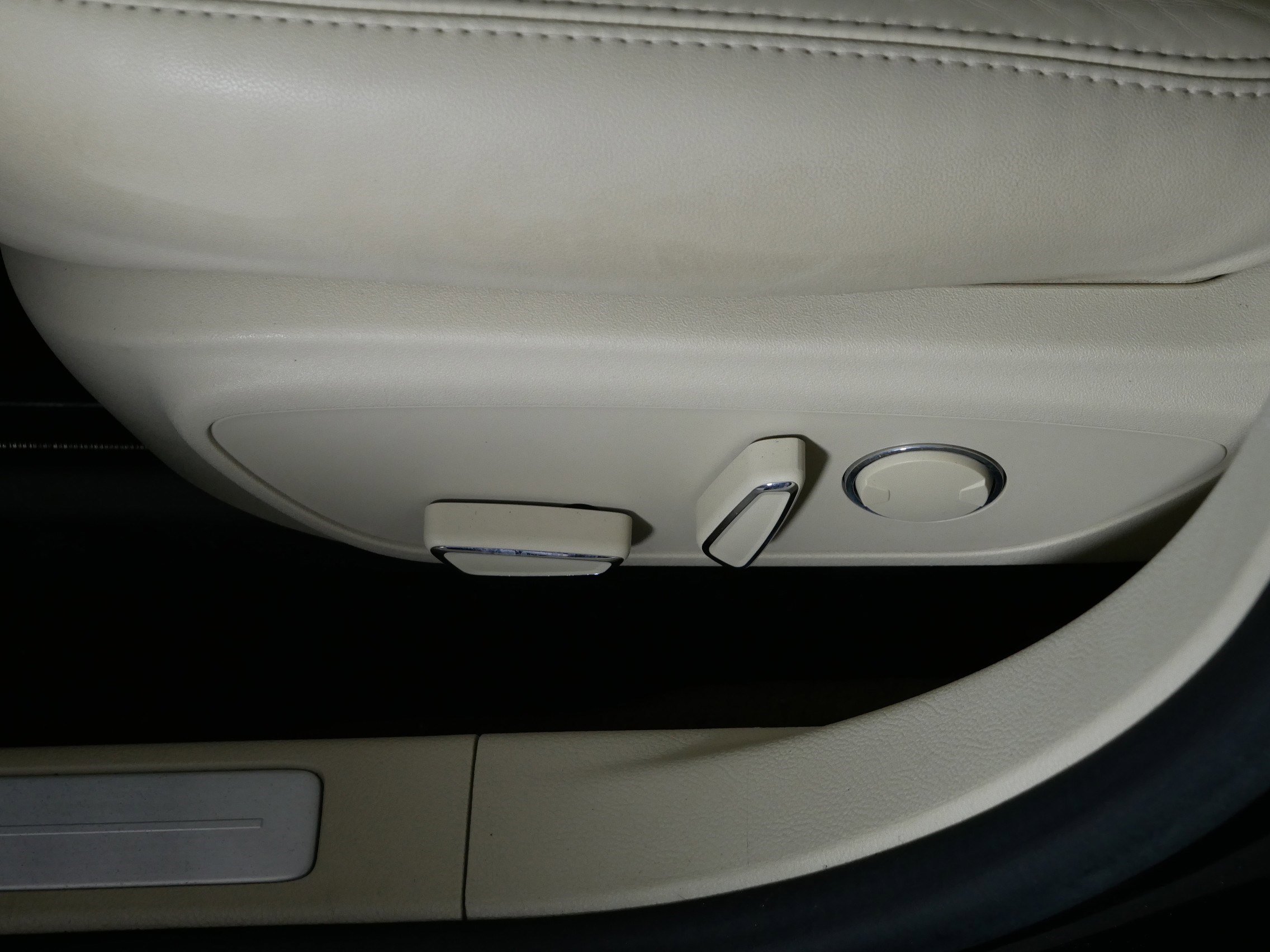 Used 2014 Lincoln MKZ AWD w/ Equipment Group 102A Reserve image 20