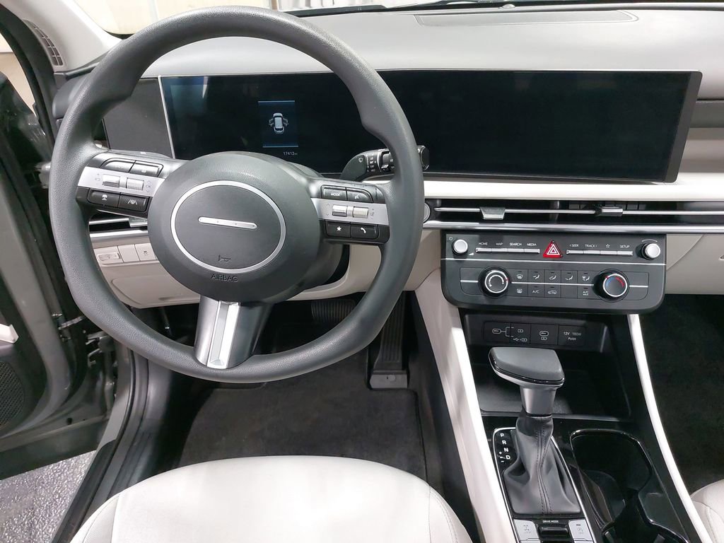 Certified 2025 Hyundai Tucson SE image 16