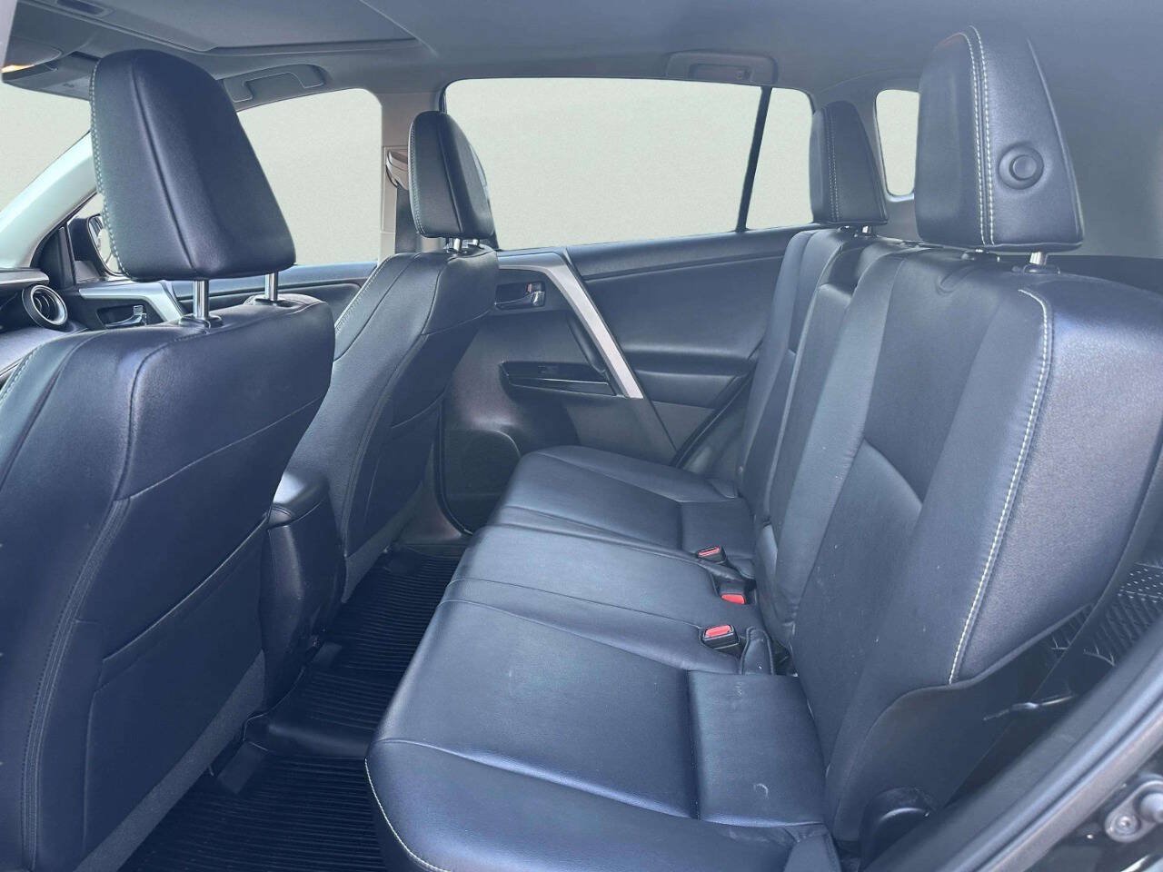 Used 2016 Toyota RAV4 Limited AWD/4WD image 11