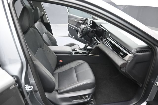 Used 2025 Toyota Camry XLE AWD/4WD image 33