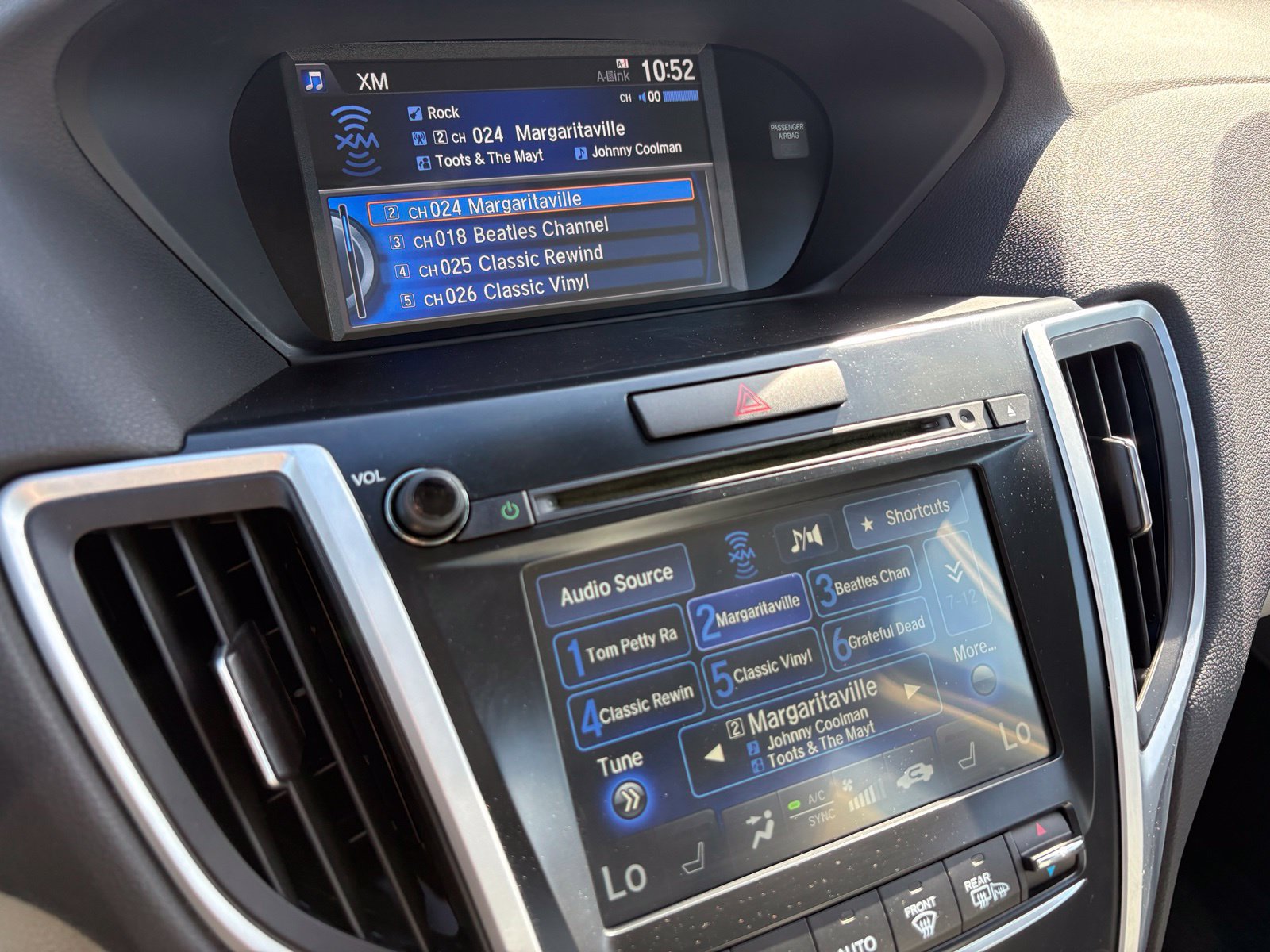 Used 2016 Acura TLX w/ Technology Package FWD image 24