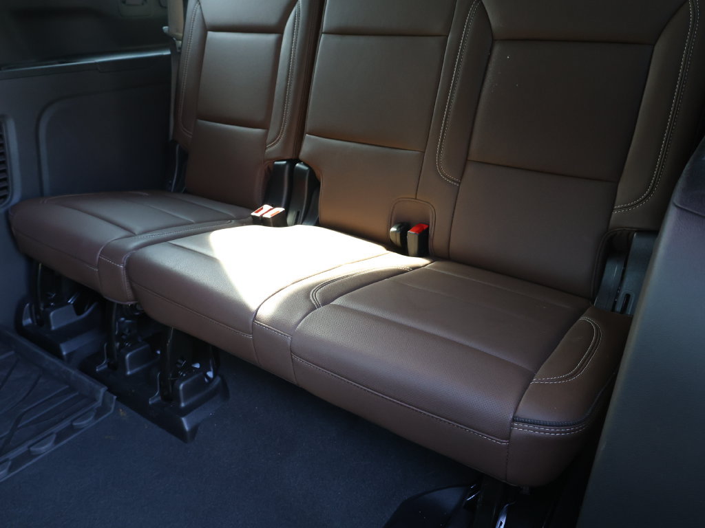 Used 2026 Chevrolet Suburban High Country RWD image 23