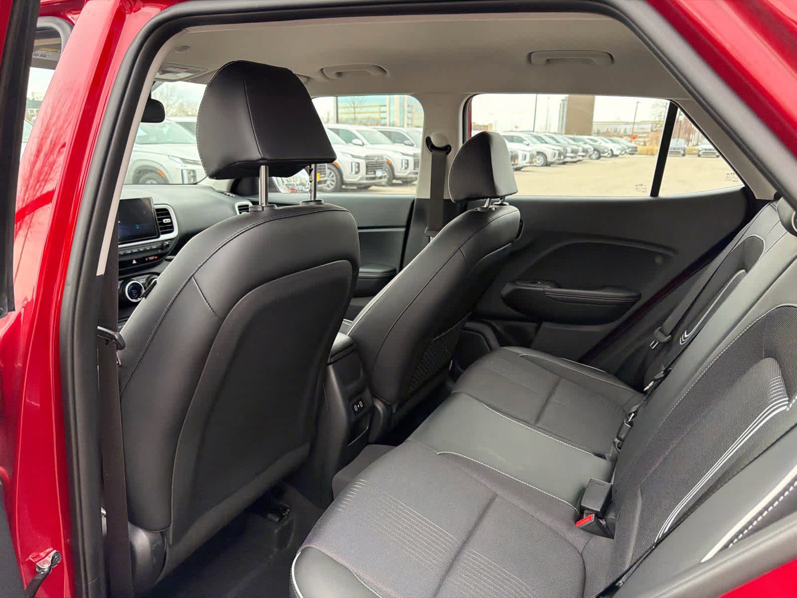 Used 2025 Hyundai Venue Limited image 6