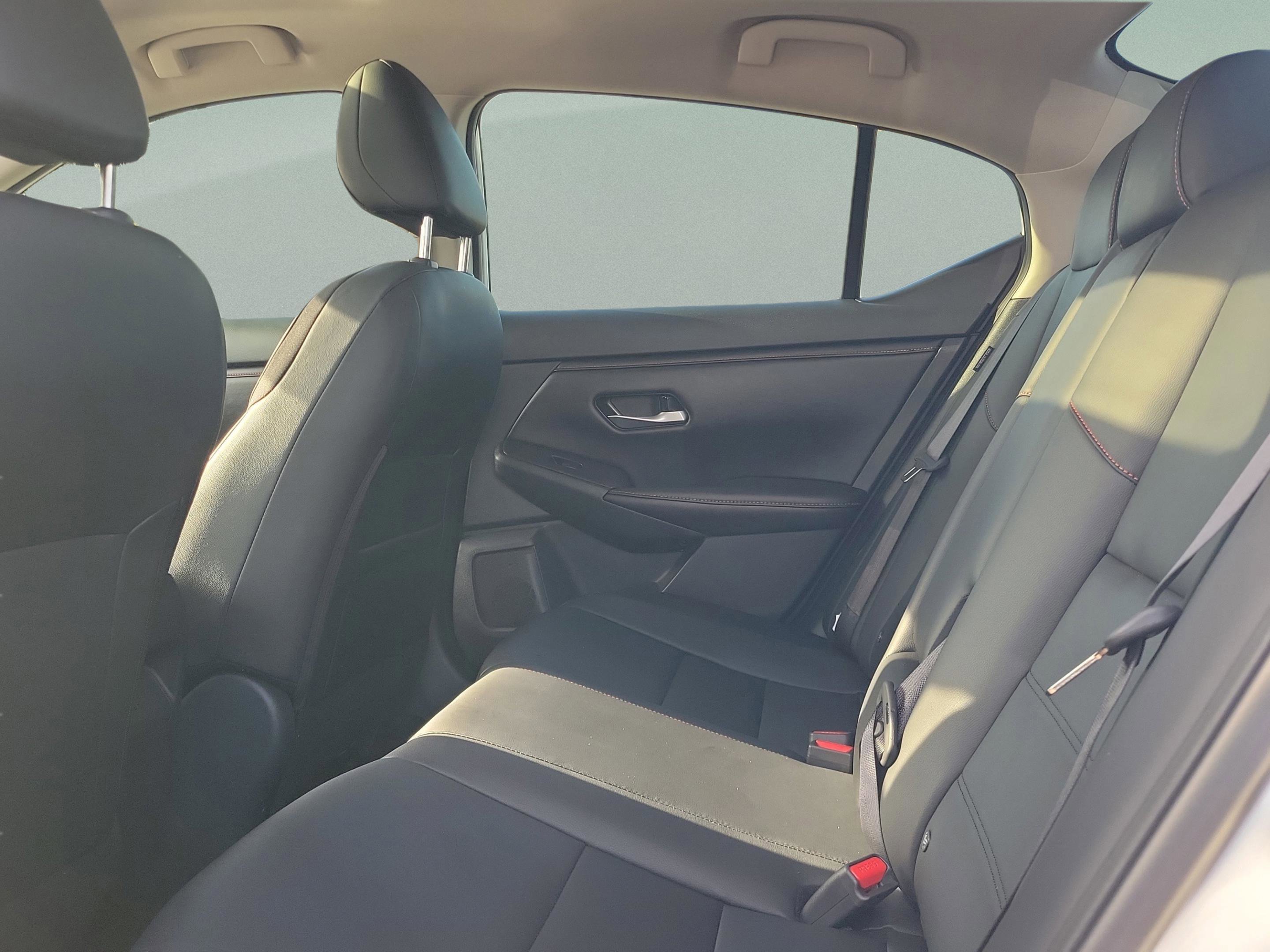 Used 2025 Nissan Sentra SR w/ SR Premium Package image 8