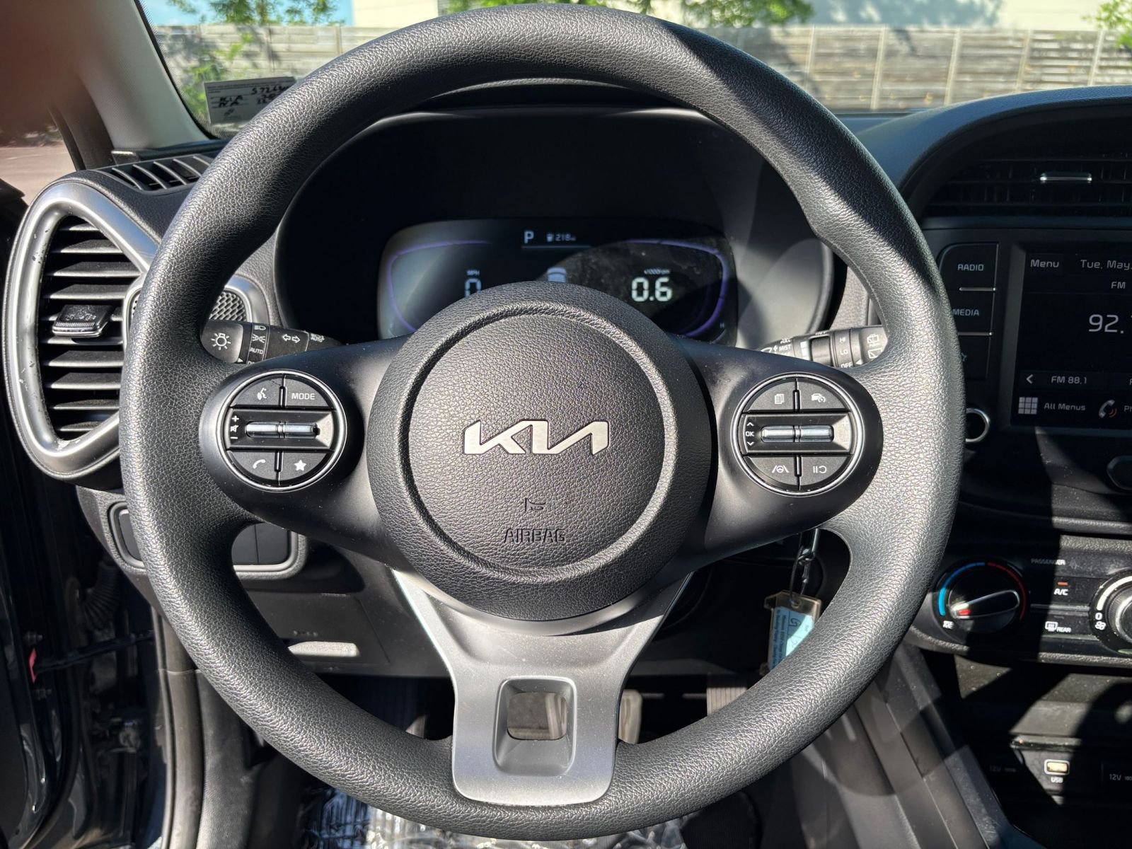 Used 2025 Kia Soul LX w/ LX Technology Package FWD image 27
