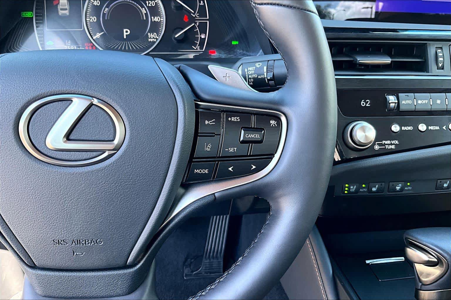 Certified 2025 Lexus ES 300h w/ Premium Package image 23